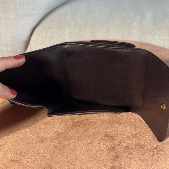 Authentic Louis Vuitton Vernis bi-fold Wallet